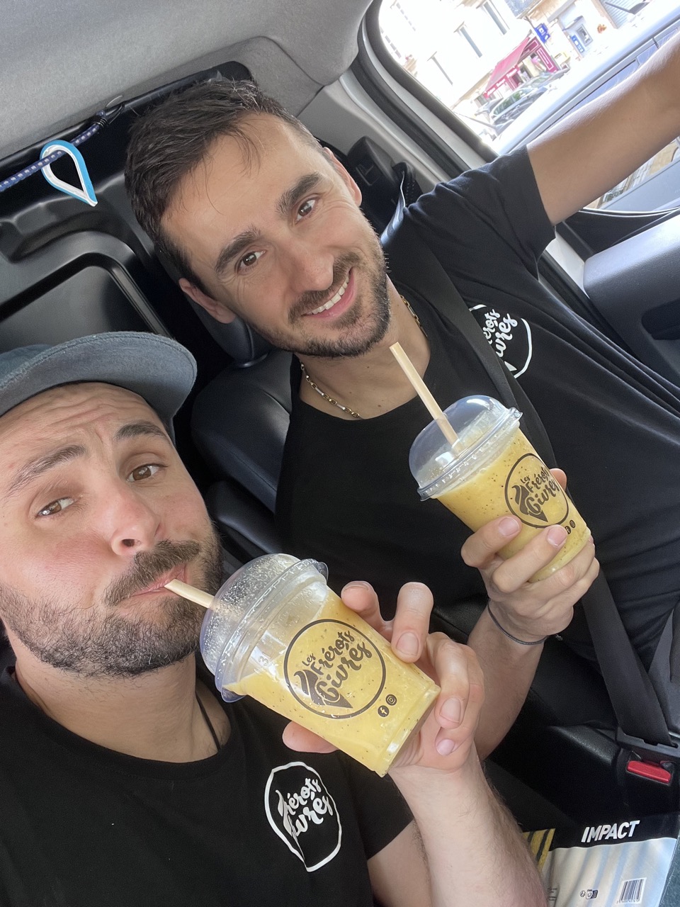 les-frerots-givres-glacier-artisanal-sommieres Les Frérots Givrés, deux frères passionnés de glaces artisanales naturelles préparées à la minute